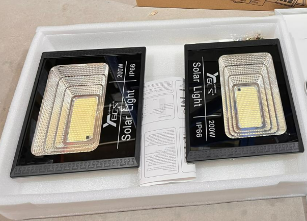 SET 2 FOCOS SOLAR LED 200W C/U